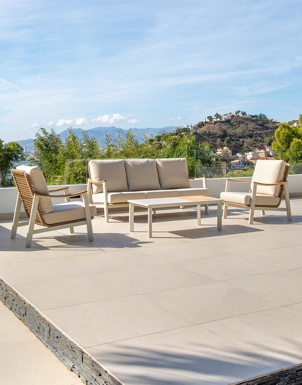 Set de exterior en aluminio beige con cuerda de ratán sintética